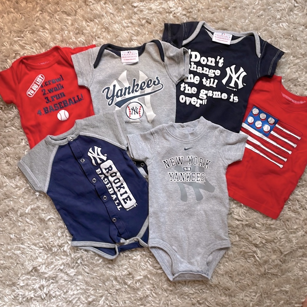 Yankees Baseball lovers bundle! ❤️⚾️💙 (sizes range from 0-3 months to 12months)